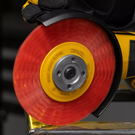 Щетка для УШМ, Denzel 125 мм, плоская, нейлоновая щетина, посадка 22,2 мм, 74461 купить в Губкинске