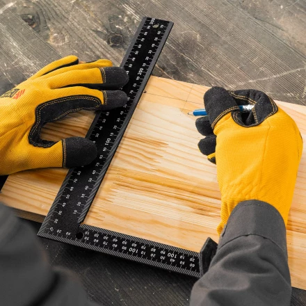 Угольник, 200 х 300 мм, алюминиевый, лазерная гравировка Denzel 32392 купить в Губкинске