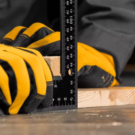 Угольник, 200 х 300 мм, алюминиевый, лазерная гравировка Denzel 32392 купить в Губкинске