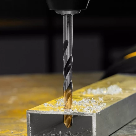 Сверло спиральное по металлу Denzel 8 x 117мм, Р6М5, Golden Tip, многогранная заточка, 718282 купить в Губкинске