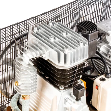 Компрессор масляный Denzel DR5500/300 ременный 58069 купить в Губкинске