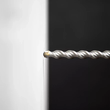 Бур по бетону Denzel, 14 x 210 мм  двойная спираль, три пылеотводящие кромки, 705030 купить в Губкинске