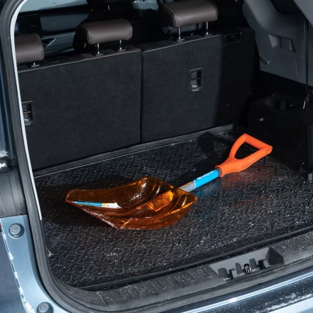 Лопата для уборки снега Сибртех 61673, поликарбонат, 270х360х840 мм, стальной черенок, усиленная купить в Губкинске