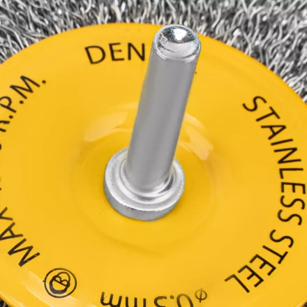 Щетка для дрели Denzel 100 мм, плоская, со шпилькой, нержавеющая витая проволока, 744793 купить в Губкинске