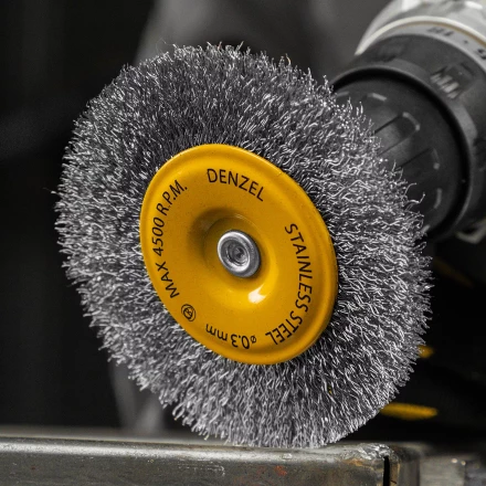 Щетка для дрели Denzel 100 мм, плоская, со шпилькой, нержавеющая витая проволока, 744793 купить в Губкинске