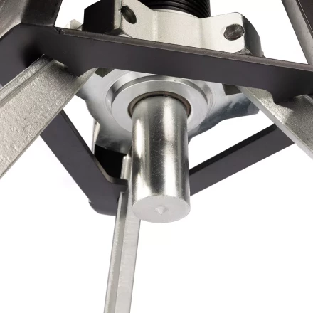 Съемник гидравлический самоцентрирующийся автономный КВТ СГСА-15К со встроенным насосом усилием 15 т (91806) купить в Губкинске