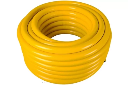 Шланг Вихрь поливочный ПВХ усиленный, пищевой трехслойный армированный 1/2", 50м (жёлтый) 73/7/2/33 купить в Губкинске