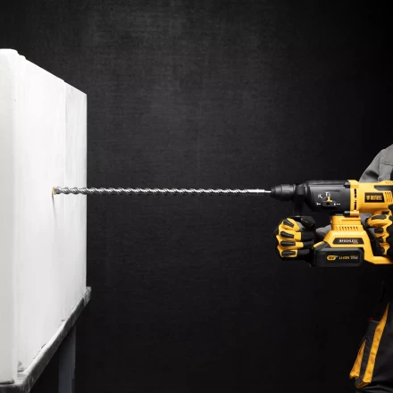 Бур по бетону Denzel, 18 x 600 мм, двойная спираль, три пылеотводящие кромки, 705046 купить в Губкинске