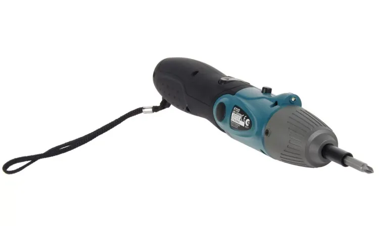 Отвертка Makita 6723DW с набором бит в кейсе купить в Губкинске