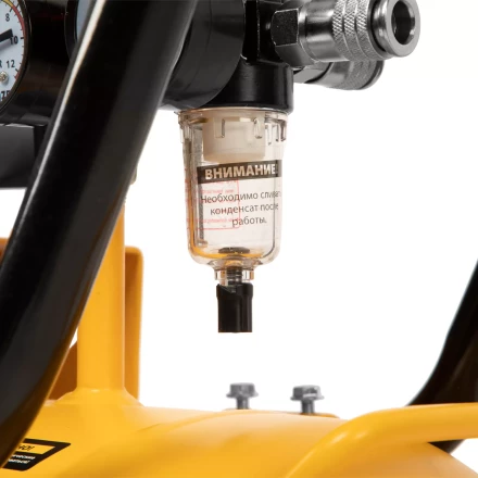 Компрессор безмасляный, малошумный Denzel DLS 3300/100, 3300 Вт,3x1100, 100 л, 570 л/мин ,блок управления купить в Губкинске