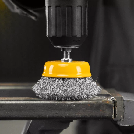 Щетка для дрели, 65 мм, Чашка, со шпилькой , нержавеющая витая проволока Denzel 744613 купить в Губкинске