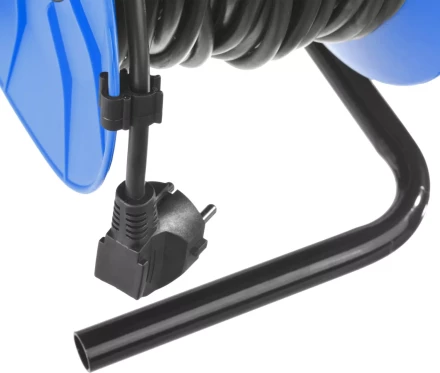 Удлинитель ЗУБР &quot;ПРОФЕССИОНАЛ&quot; на катушке, ПВС 3х1кв мм, 4 гнезда, макс мощн 2200Вт, 30м 55082-30 купить в Губкинске