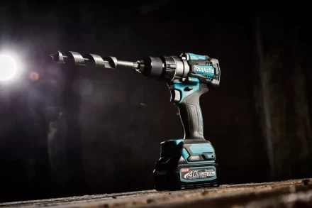 Аккумуляторная дрель-шуруповерт Makita XGT DF001GD201 купить в Губкинске