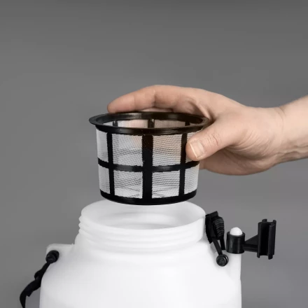 ЗУБР 5 л, аккумуляторный опрыскиватель (ОПС-5) купить в Губкинске