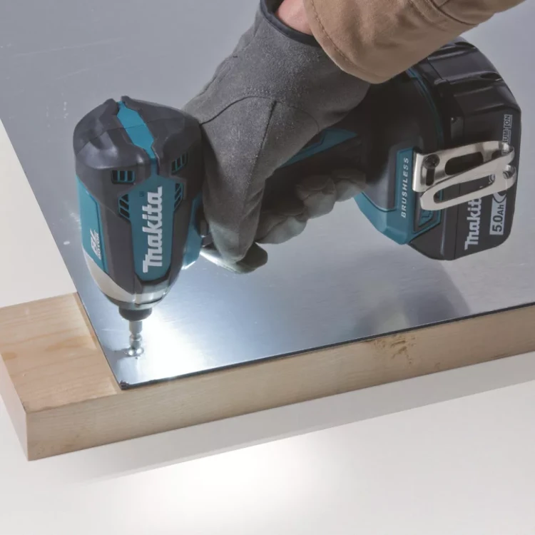 Аккумуляторный шуруповерт Makita DTD153ZJ (без АКБ и ЗУ) купить в Губкинске