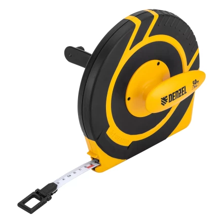 Рулетка геодезическая 50 м х 15 мм  Denzel 31292, закрытый корпус, фиберглассовая лента купить в Губкинске