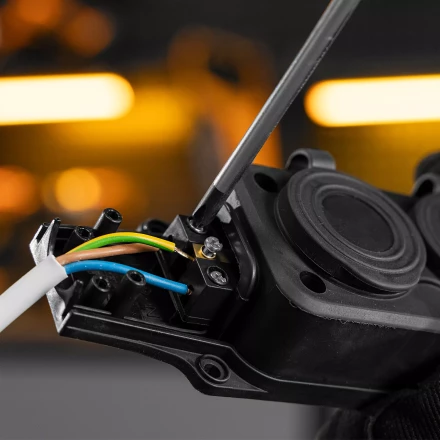 Шнур сетевой Denzel Energy Series, ПВС, 1,5 м, 3 x 1 мм, с неразборной вилкой, белый, 3 м, 37662 купить в Губкинске