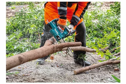 Аккумуляторная цепная пила 40v,  шина 35см Makita UC004GM101 (1х АКБ 4Ач, ЗУ) купить в Губкинске