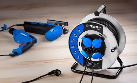 Удлинитель ЗУБР &quot;ПРОФИ&quot; на металл катушке, КГ 3х1,5кв мм, морозостойкий, 4 гнезда, IP44, макс мощность 3500Вт, 30м 55085-30 купить в Губкинске