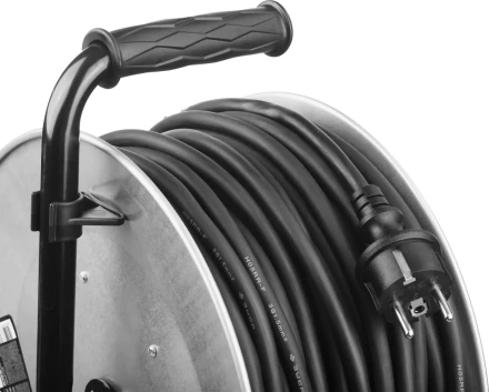 Удлинитель ЗУБР &quot;ПРОФИ&quot; на металл катушке, КГ 3х1,5кв мм, морозостойкий, 4 гнезда, IP44, макс мощность 3500Вт, 50м 55085-50 купить в Губкинске