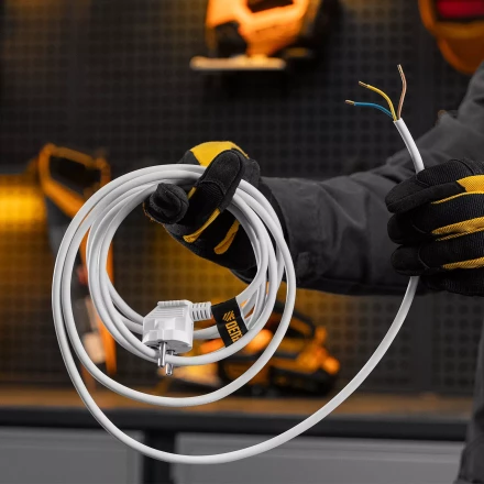 Шнур сетевой Denzel Energy Series, ПВС, 3 м, 3 x 1 мм, с неразборной вилкой, белый, 3 м, 37666 купить в Губкинске