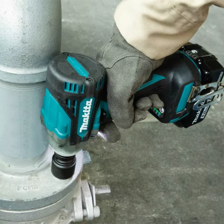 Аккумуляторный ударный гайковерт Makita DTW300RTJ (2 АКБ 5 Ач, ЗУ) купить в Губкинске