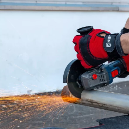 Угловая шлифмашина аккумуляторная бесщеточная КВТ GB-20-125 с оснасткой до 125 мм (102595) купить в Губкинске