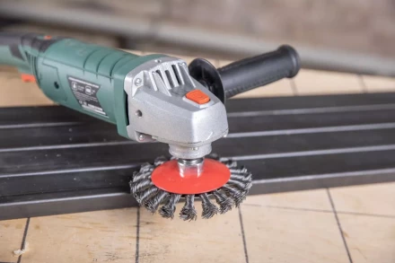 Кордщетка HAMMER тарелка 115мм для УШМ витая сталь (207-112) купить в Губкинске