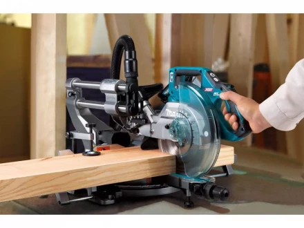 Аккумуляторная торцовочная пила консольного типа Makita 216 мм LS002GZ01 (без АКБ и ЗУ) купить в Губкинске