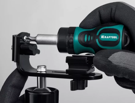 Отвертка реверсивная с битами 26190-H7 купить в Губкинске