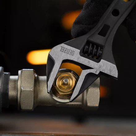 Ключ разводной Denzel 135 мм, CrV, кованый, укороченная рукоятка 15752 купить в Губкинске