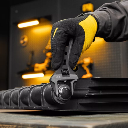 Ключ разводной Denzel 135 мм, CrV, кованый, укороченная рукоятка 15752 купить в Губкинске