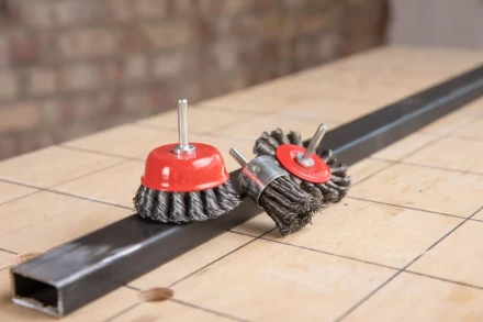 Кордщетка HAMMER плоская 75мм для дрели витая сталь (207-208) купить в Губкинске