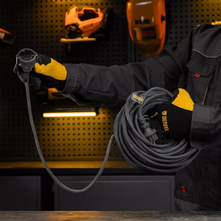 Удлинитель-шнур силовой Denzel Top Series 37420, КГТТ, 20м, 1 розетка, 3 x 1,5 мм, 3 м купить в Губкинске