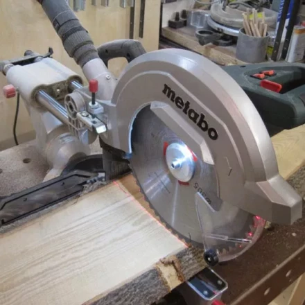 Пила торцовая Metabo KGS 305 M купить в Губкинске