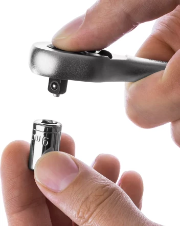 Трещотка для торцовых головок KRAFTOOL &quot;EXPERT&quot;, Сr-V сталь, 72 зубца, 1/4&quot; 27791-1/4_z02 купить в Губкинске