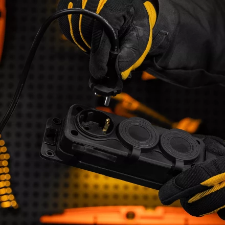 Удлинитель-шнур силовой Denzel Top Series, КГТТ, 20м, 3 розетки, 3 x 1,5 мм, 3 м 37422 купить в Губкинске