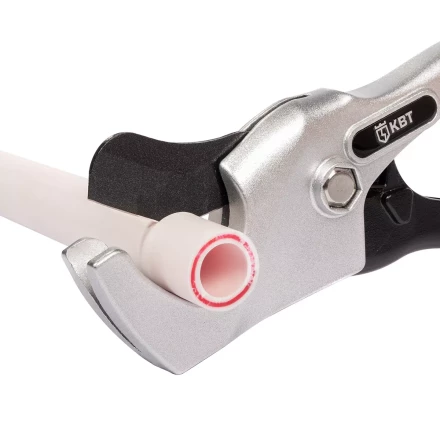 Ножницы-труборез КВТ НТП-32у для резки полипропиленовых, полиэтиленовых и металлополимерных труб до 32 мм (92146) купить в Губкинске