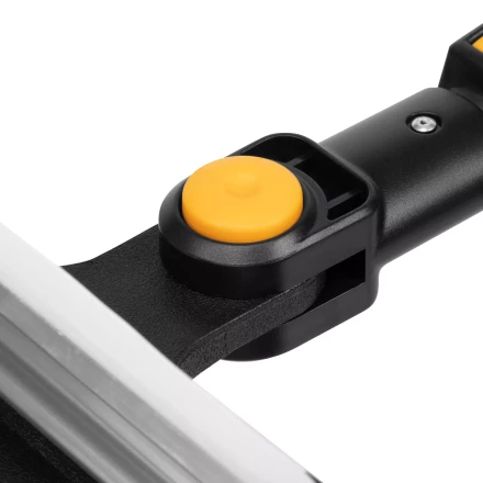 Щетка-сметка со скребком, телескоп, поворотная голова, водосгон 950-1320 мм Denzel 55327 купить в Губкинске