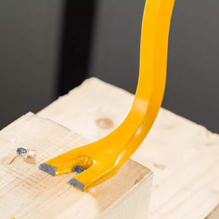 Лом-гвоздодер Denzel, 600 мм, шестигранный 16 мм, окрашенный, сталь 65, 25203 купить в Губкинске