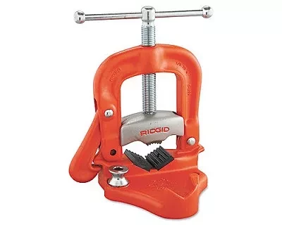 Верстачные откидные тиски 21  40080 купить в Губкинске