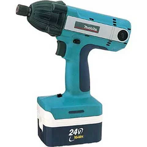 Аккумуляторный ударный шуруповерт Makita BTD200S купить в Губкинске