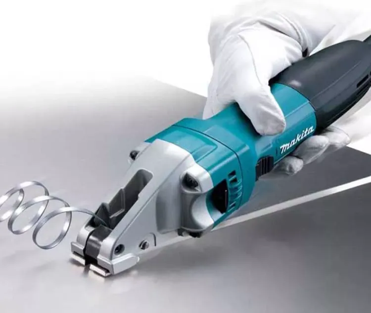 Шлицевые ножницы по металлу Makita JS1601 купить в Губкинске