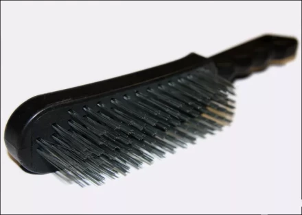 Щетка 6-рядная металлическая с пластмассовой ручкой  SPARTA 748685 купить в Губкинске