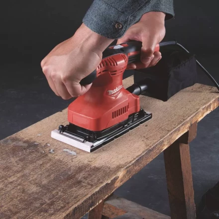 Виброшлифмашина Makita M9203 купить в Губкинске