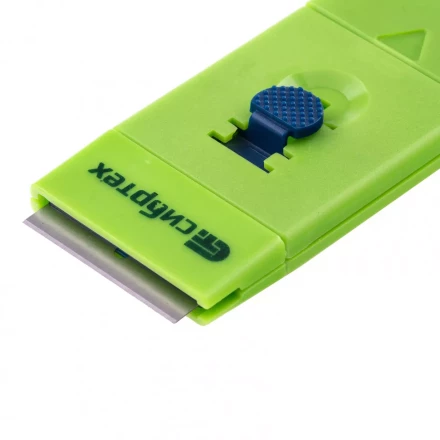 Скребок пластмассовый с выдвижным сменным лезвием Сибртех 79539 купить в Губкинске