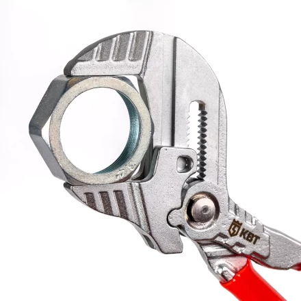 Клещи переставные — гаечный ключ КВТ 180 мм с кнопочной самофиксацией (82147) купить в Губкинске