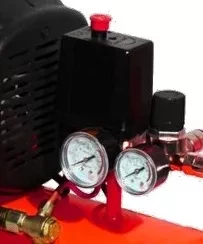 Компрессор масляный поршневой прямой привод Elitech КПМ 200/24 ПРОМО купить в Губкинске