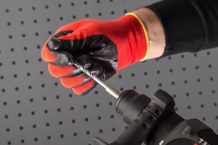 Нейлоновые перчатки с нитриловым покрытием HAMMER 230-030 купить в Губкинске