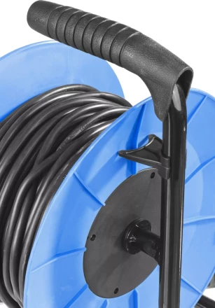 Удлинитель ЗУБР &quot;ПРОФЕССИОНАЛ&quot; на катушке, ПВС 3х1,5кв мм, 4 гнезда, макс мощн 3500Вт, 50м 55082-50 купить в Губкинске